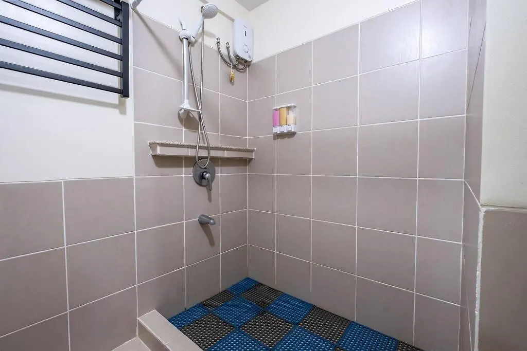 2Br Fully Air-Conditioned Staycation Plus Free Parking Manila 0*,  Filipíny