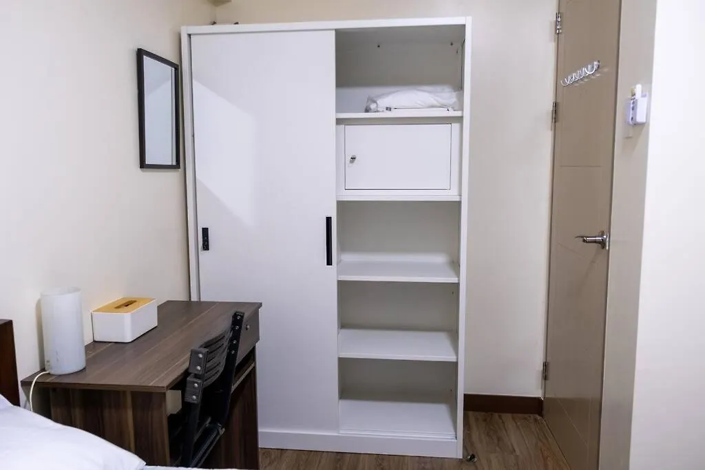 2Br Fully Air-Conditioned Staycation Plus Free Parking Manila
