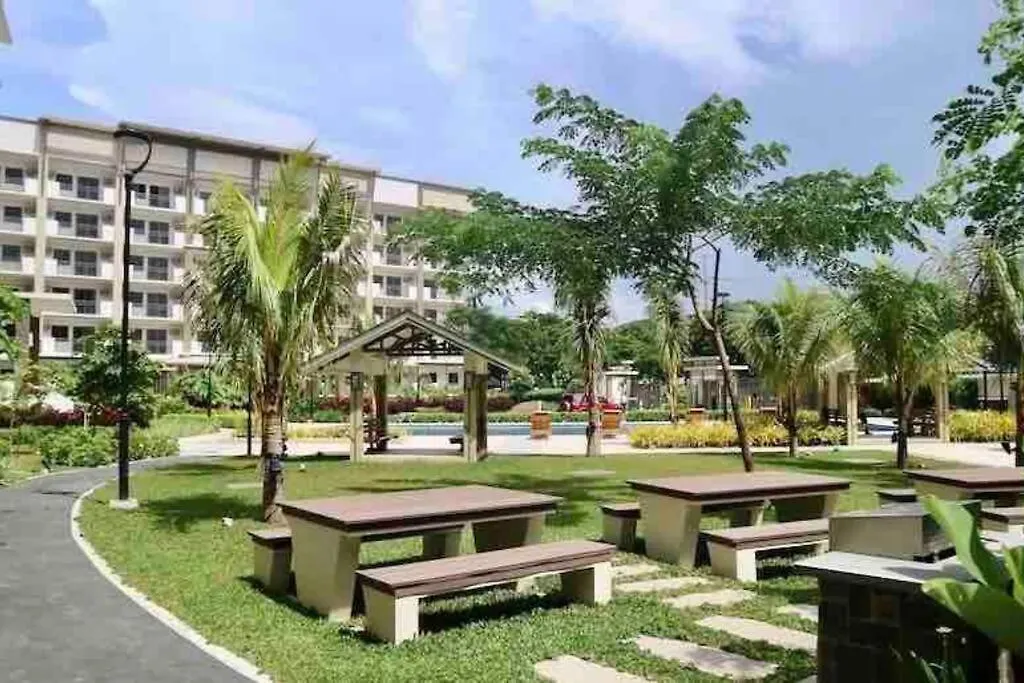 2Br Fully Air-Conditioned Staycation Plus Free Parking Manila Apartment